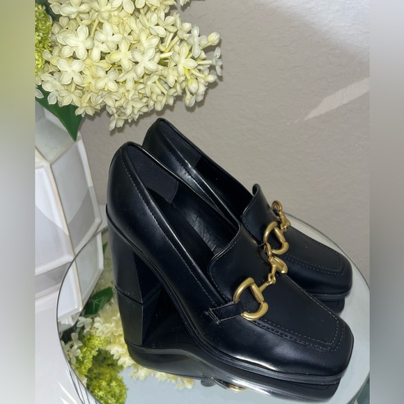 Marc Fisher Women's Harlae Pump, black with goldtone hardware - Picture 2 of 10